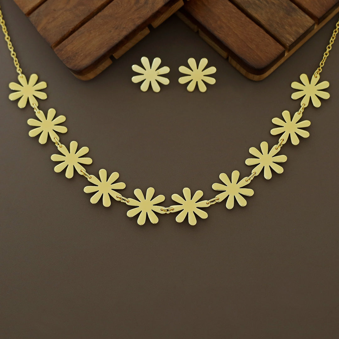 Midhila Neckpiece With Stud