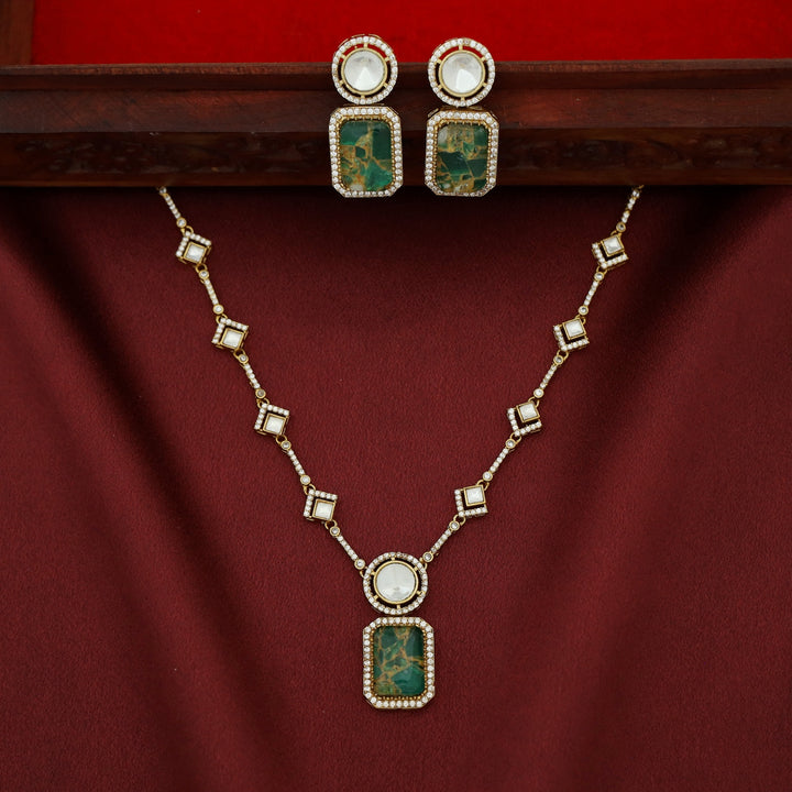 Charvi Multishape Kundan Short Neckpiece With Earring