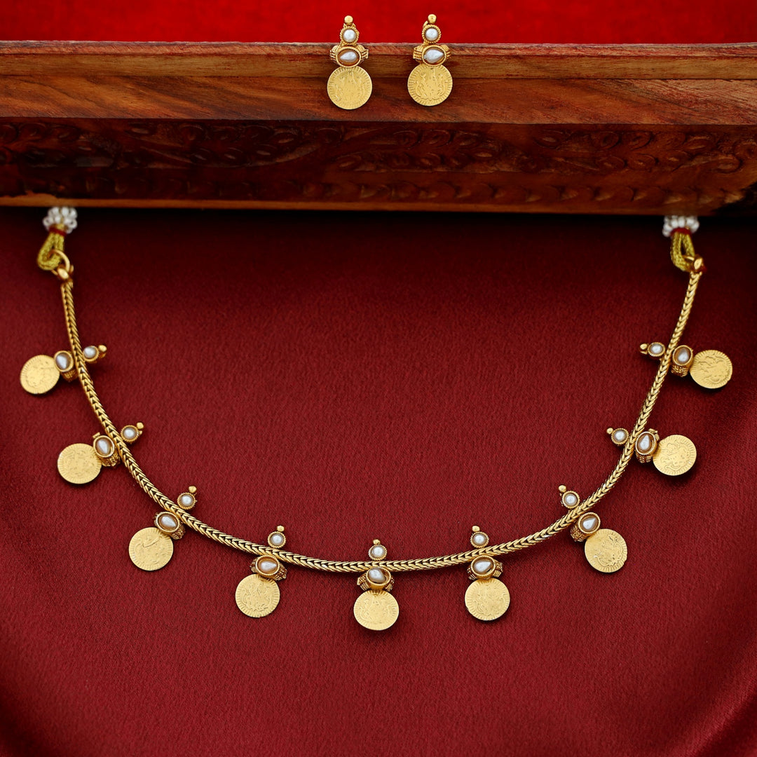 Disha Devi Kashi Short Neckpiece With Earring