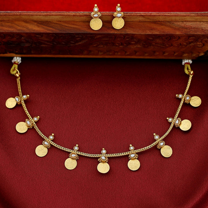 Disha Devi Kashi Short Neckpiece With Earring