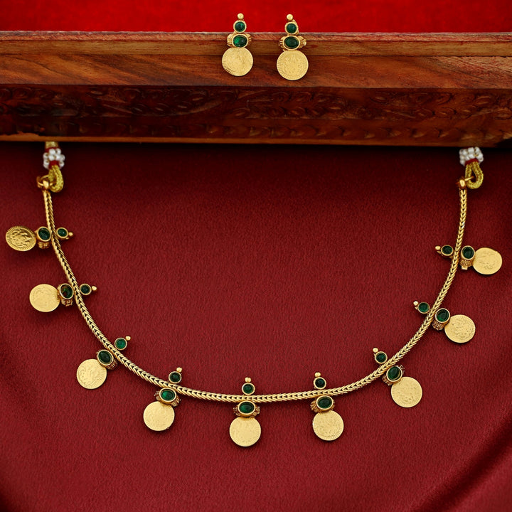 Disha Devi Kashi Short Neckpiece With Earring