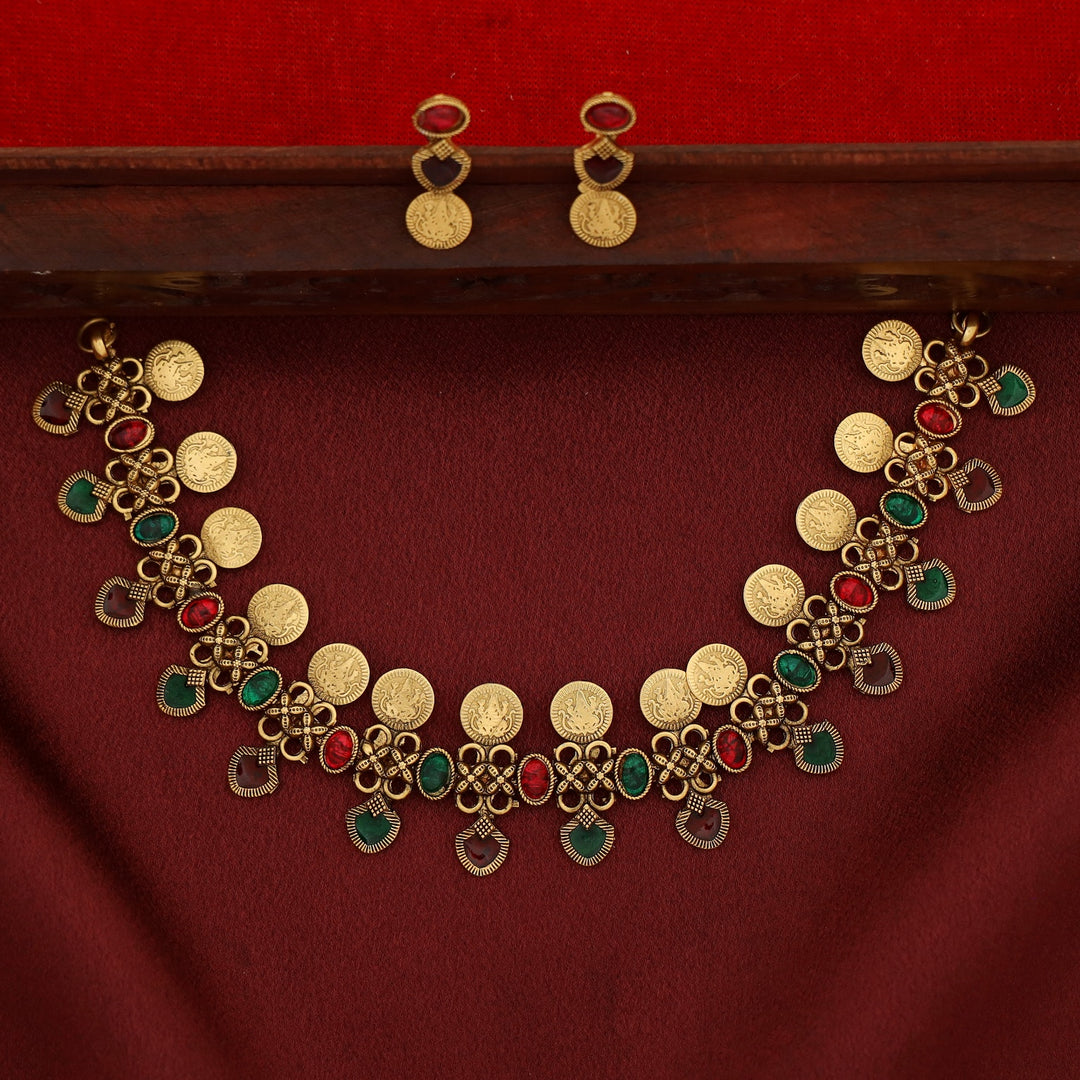 Adhitri Kashi Oval Kemp Stone Choker/Short Neckpiece With Earring