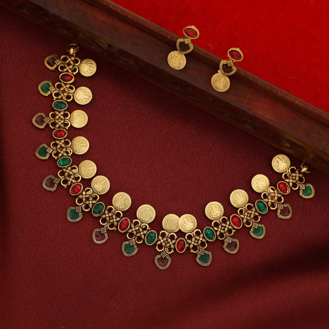 Adhitri Kashi Oval Kemp Stone Choker/Short Neckpiece With Earring