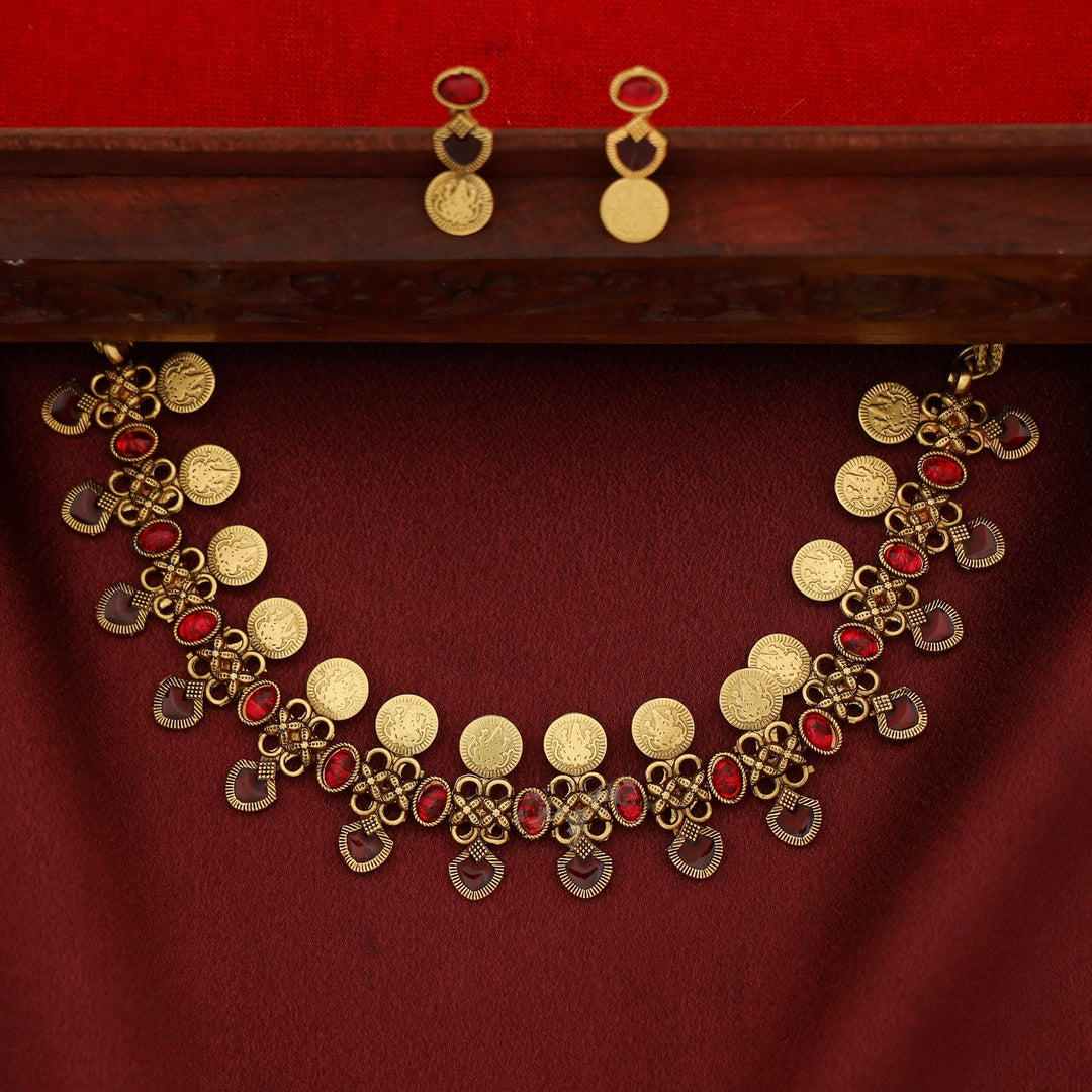 Adhitri Kashi Oval Kemp Stone Choker/Short Neckpiece With Earring