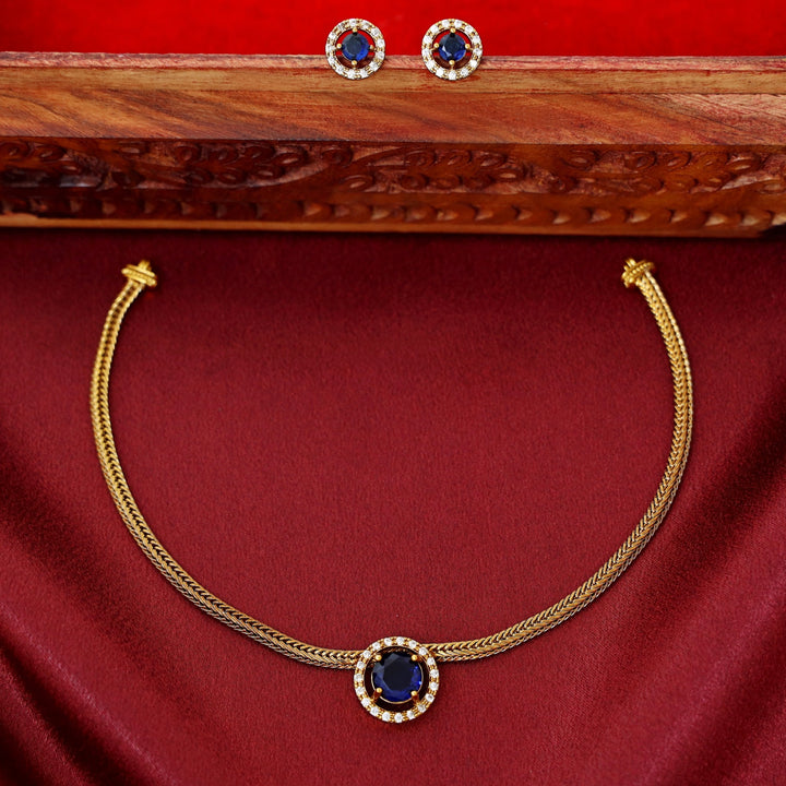 Laasya Curvy Round Choker With Stud