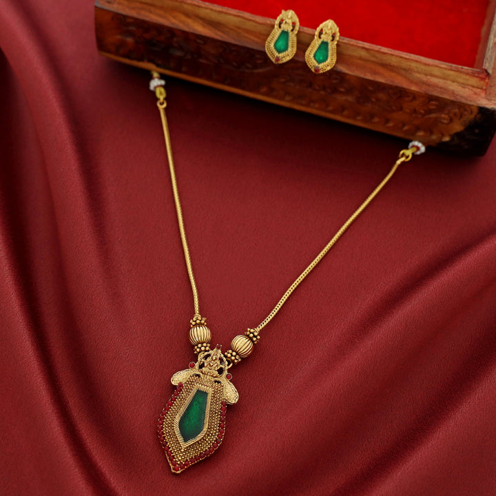 Varenya Nagapadam Palakka Pendant Neckpiece With Earring