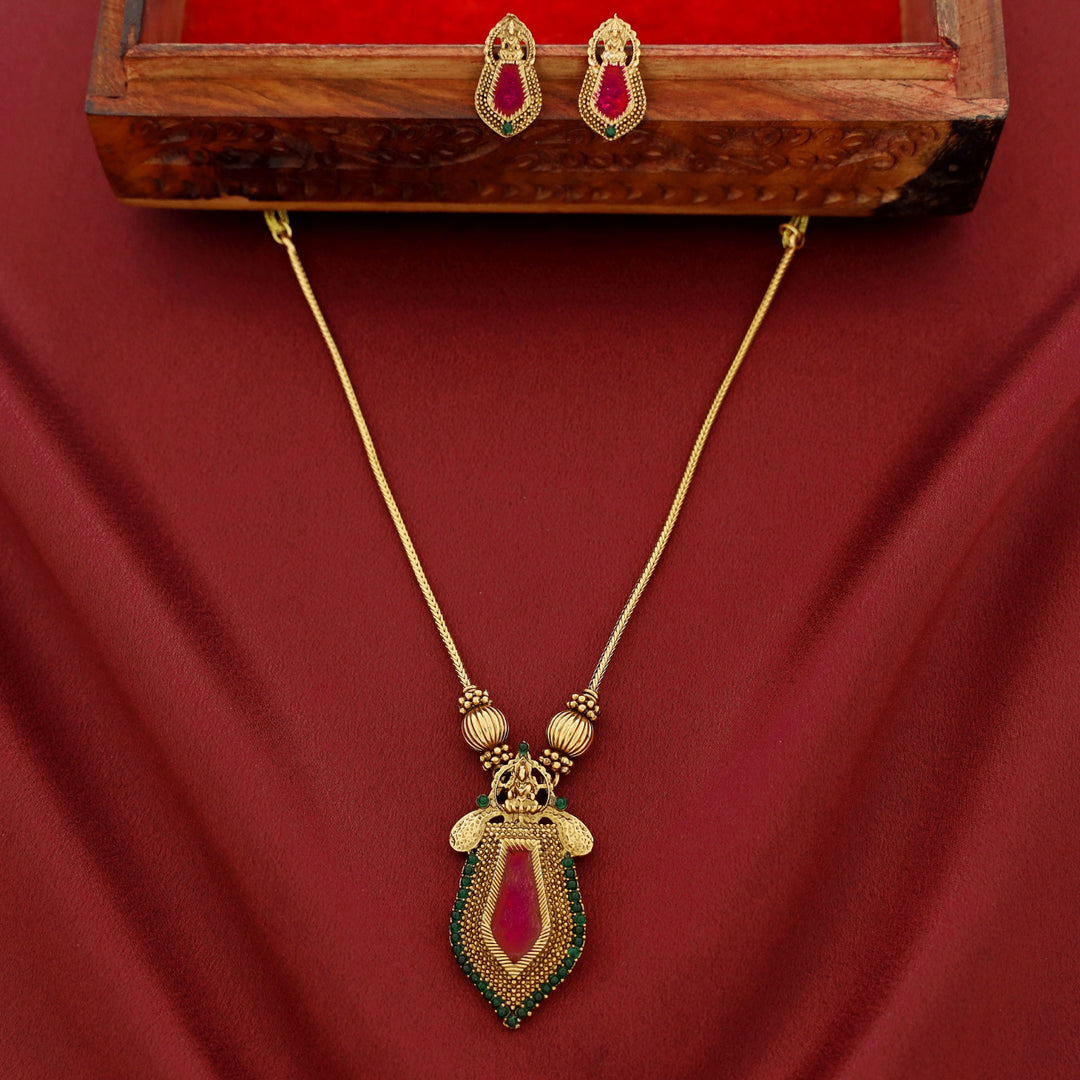 Varenya Nagapadam Palakka Pendant Neckpiece With Earring