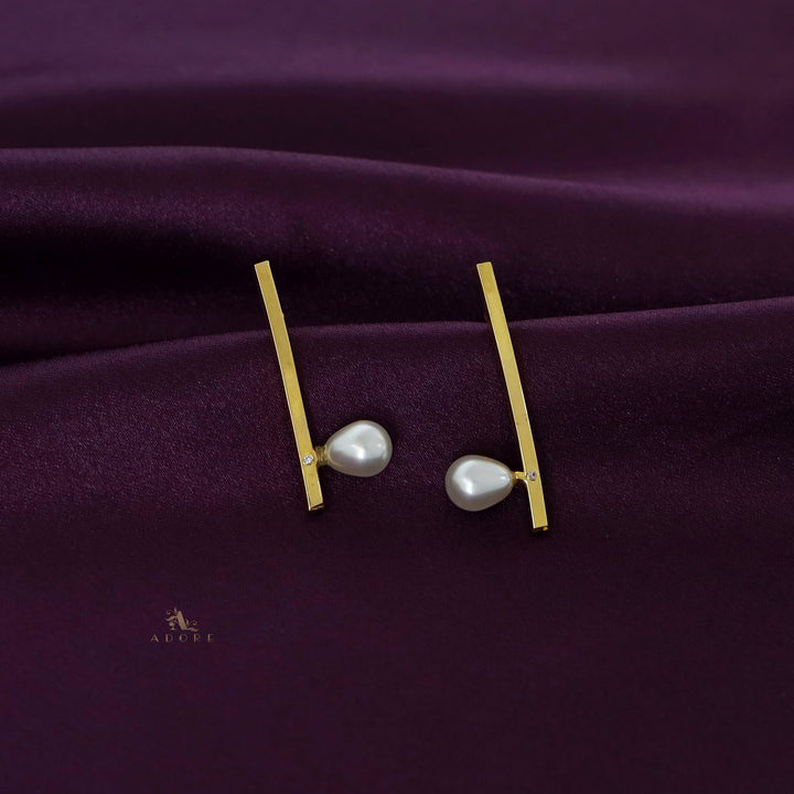 Naida Stick Pearl Earring