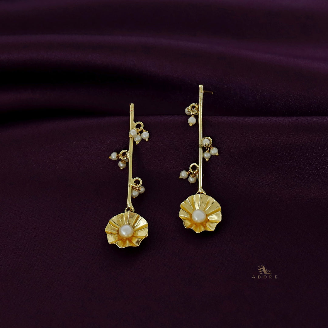 Alstina Golden Flower Pearl Sticky Earring
