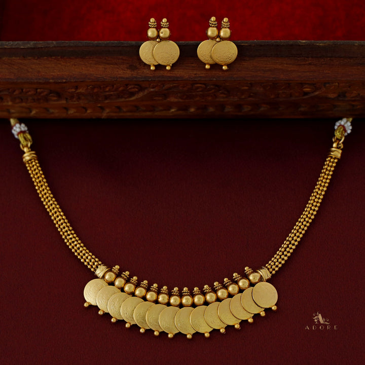 Aruni Kashi Devi Short Neckpiece with Earring