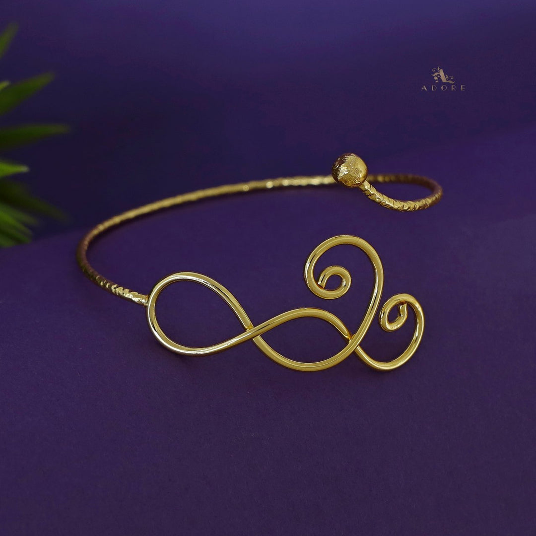 Nathalie Curly Hammered Bangle