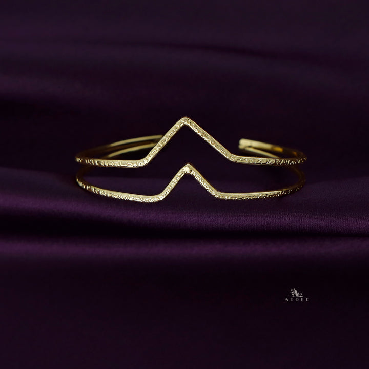 Golden Majestic Textured Crown Bangle
