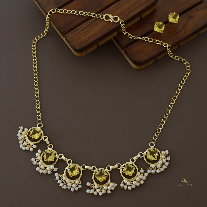 Nowruz Glossy Diamond Circle Short Neckpiece with Stud