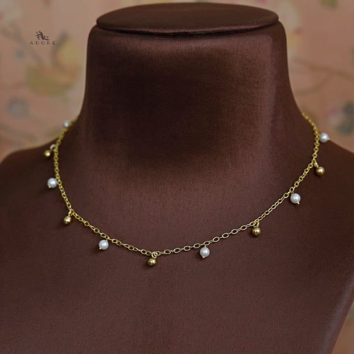 Beleza 11 Ball Golden and Pearl Neckpiece