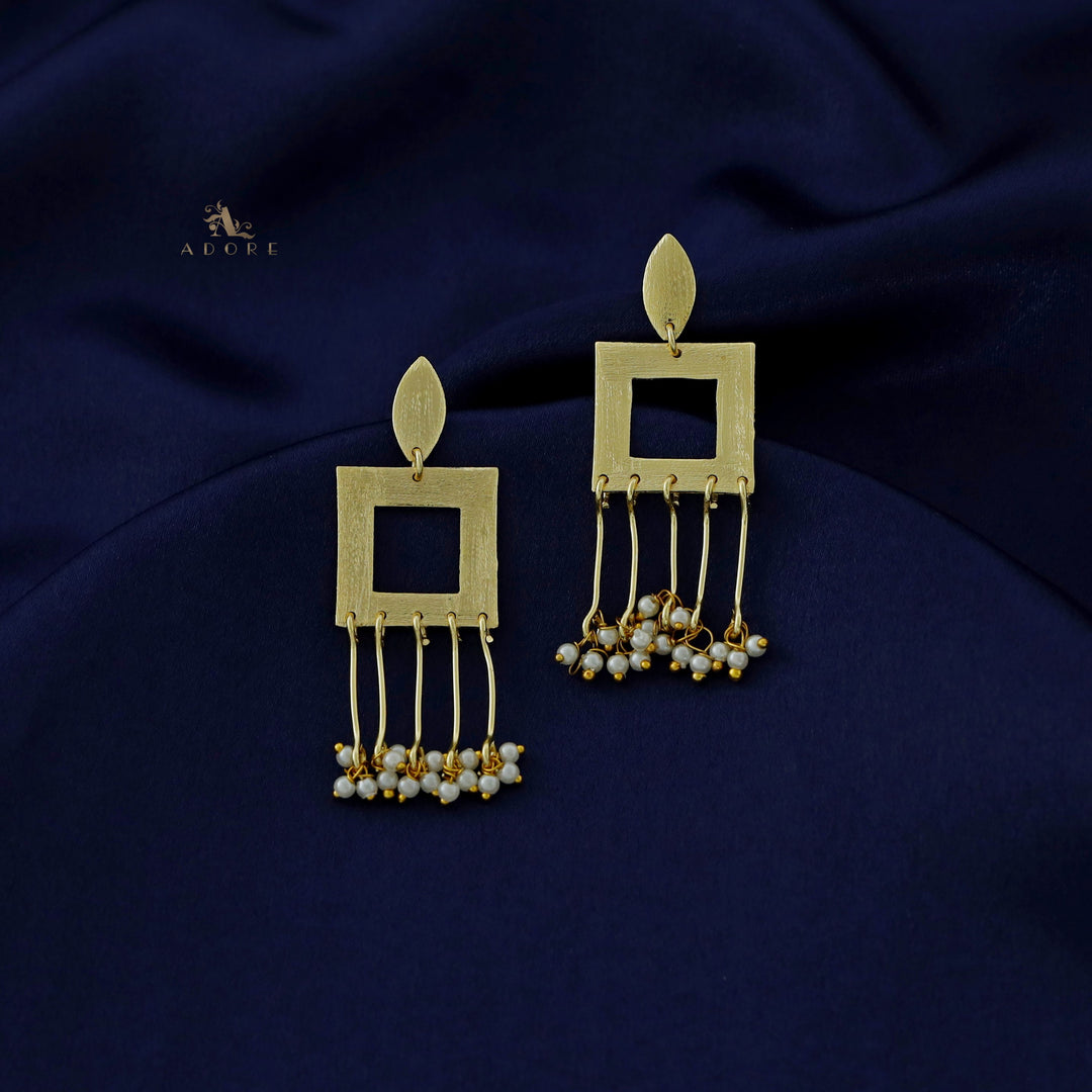 Plateia Golden Textured Square Pearl Earring