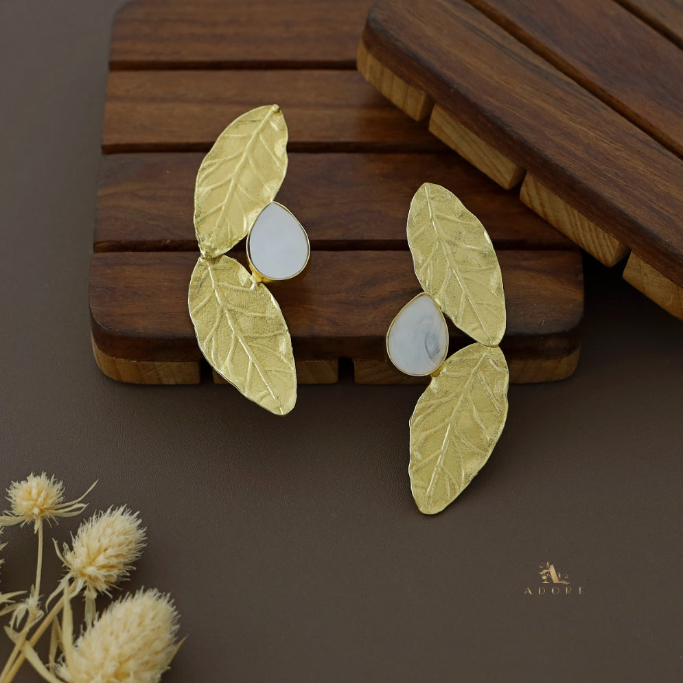 Izza Golden Leafy Glossy Stone Earring