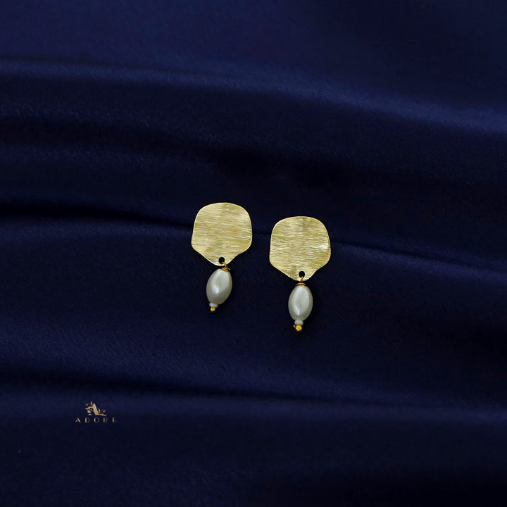 Izah Golden Textured Coin Pearl Earring