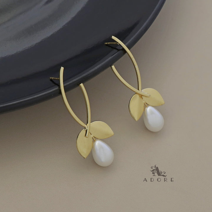2 Leaf Emelia Earring With White Pearl (Medium)