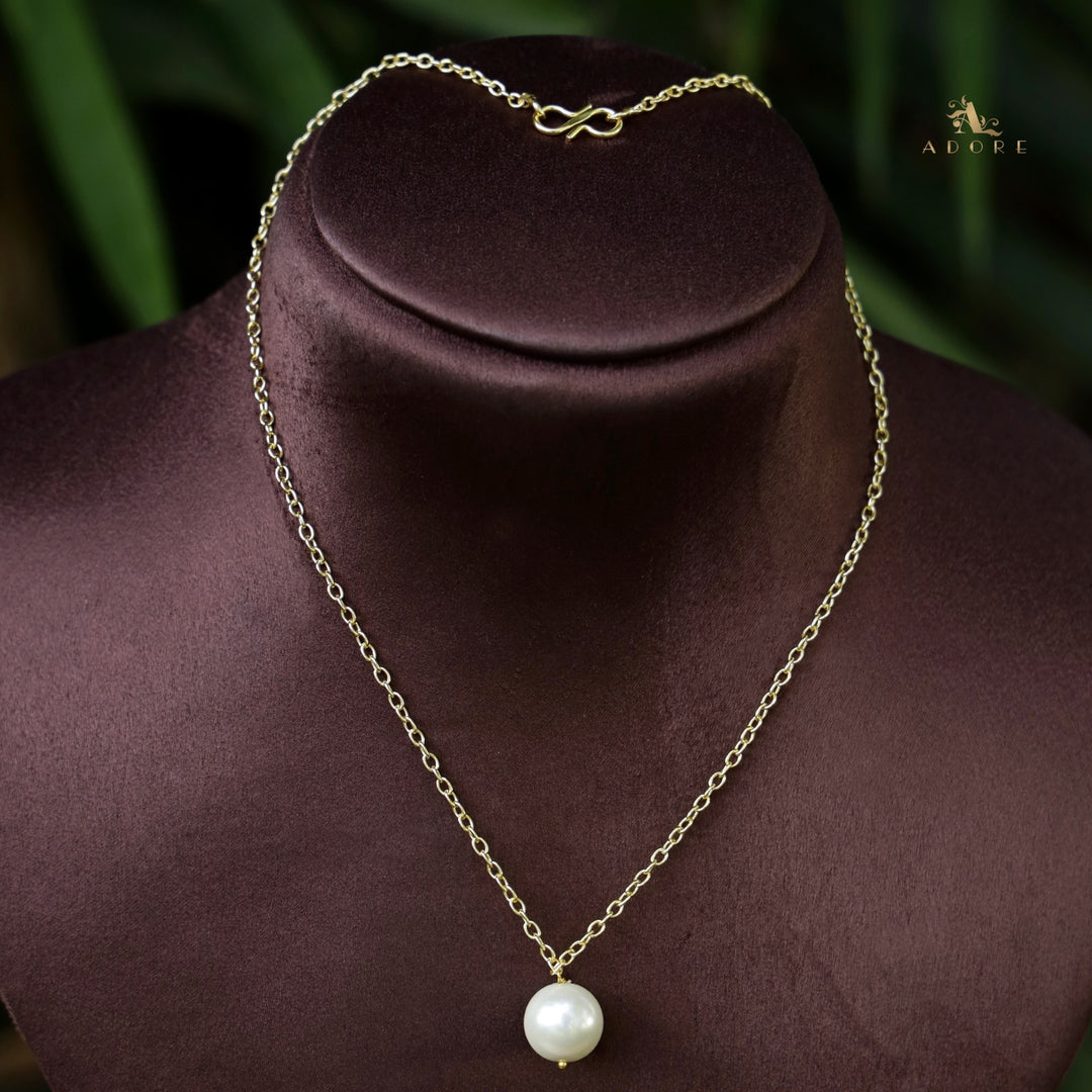 Single Pearl Short Neckpiece