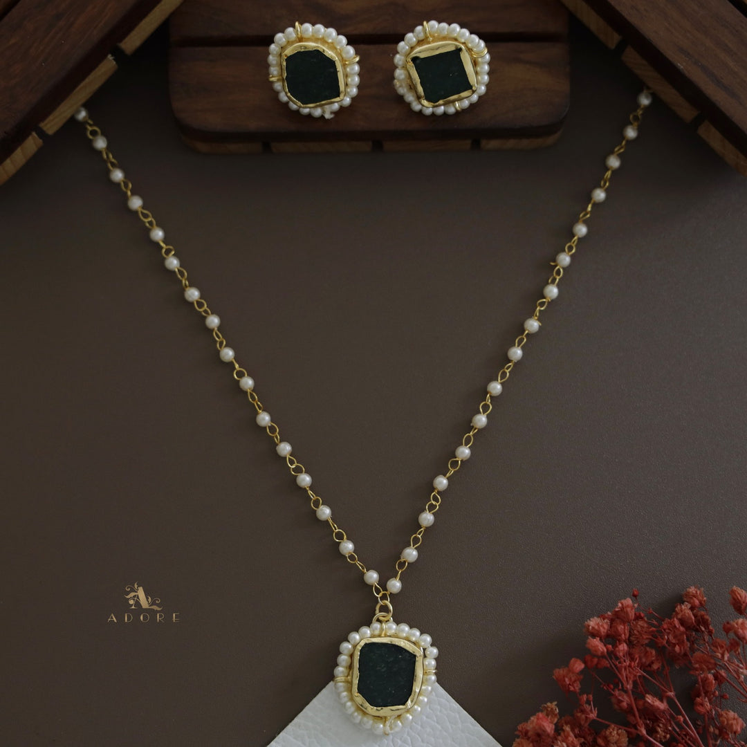 Nasmiya Cluster Pearl Raw Stone Neckpiece With Stud