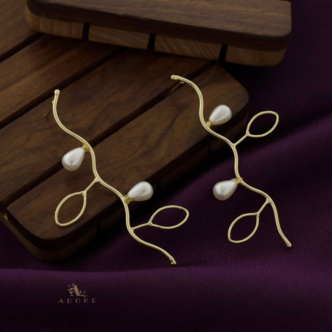 Golden Branch Pearl Earring