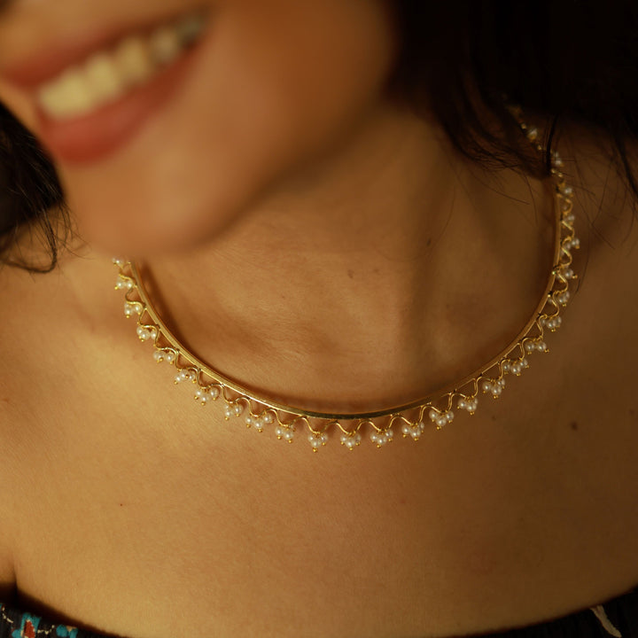 Misika Cluster Pearl Neck Cuff