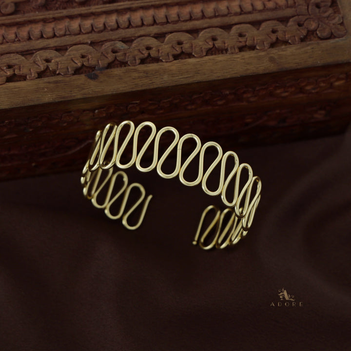 Tessa Golden Flexible Zigzag Bangle