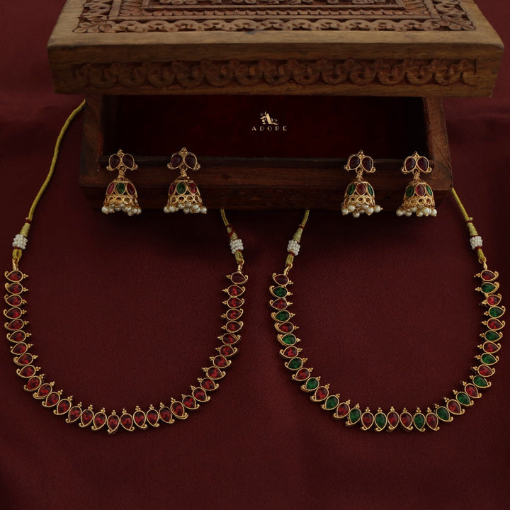 Yashwasi Reversible Neckpiece With Earring