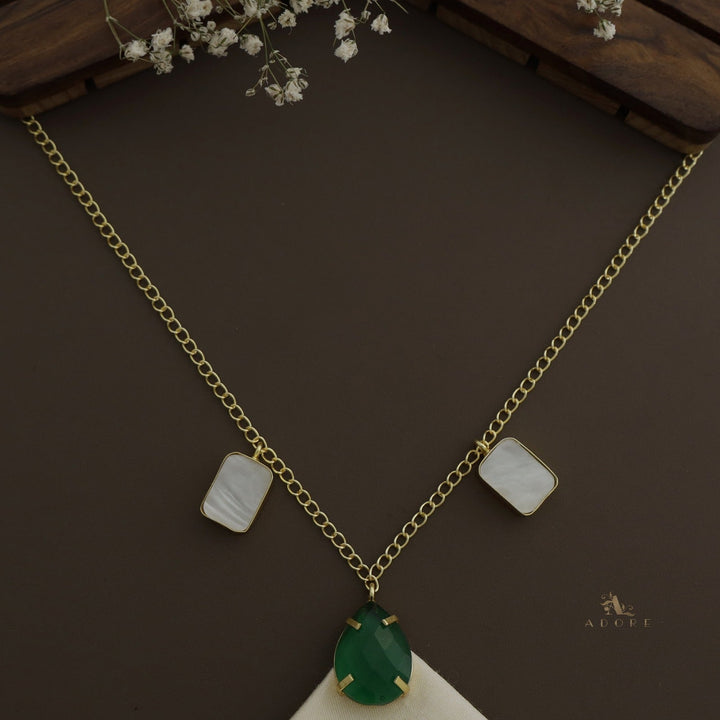 Oviana Glossy Drop & MOP Neckpiece
