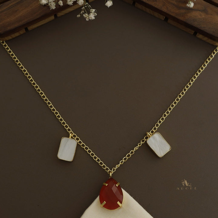 Oviana Glossy Drop & MOP Neckpiece