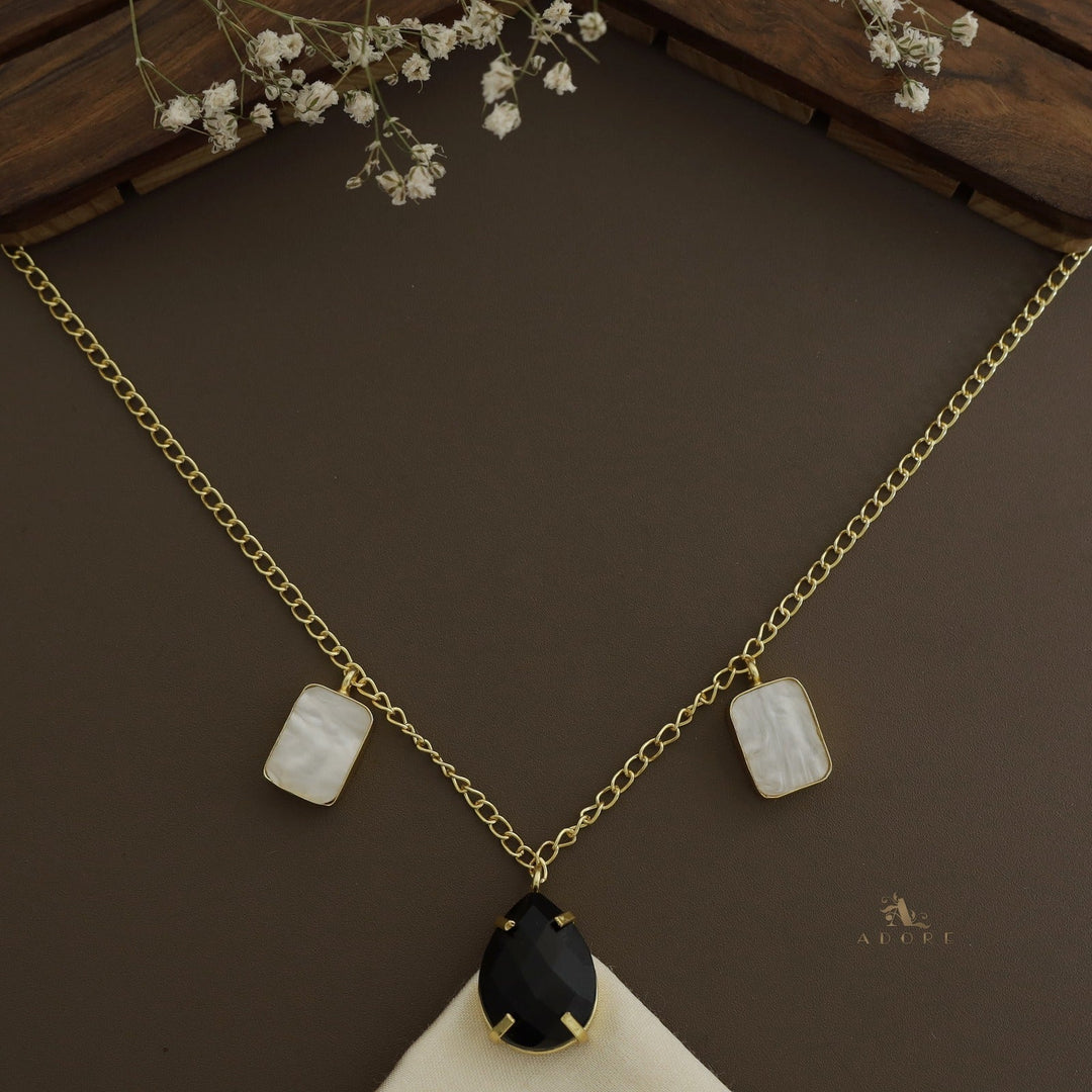 Oviana Glossy Drop & MOP Neckpiece