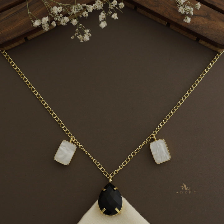 Oviana Glossy Drop & MOP Neckpiece