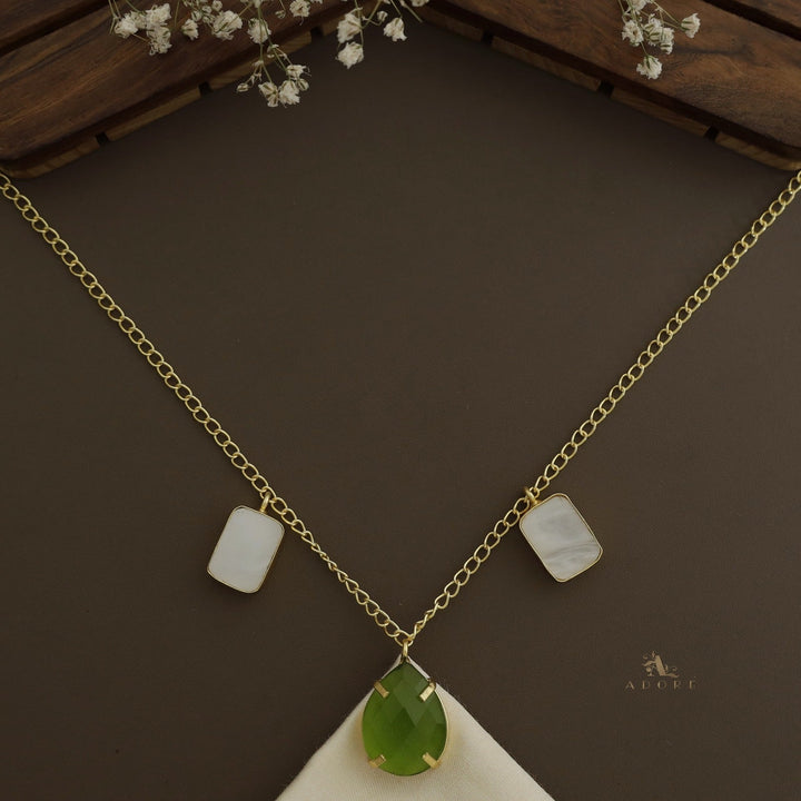 Oviana Glossy Drop & MOP Neckpiece