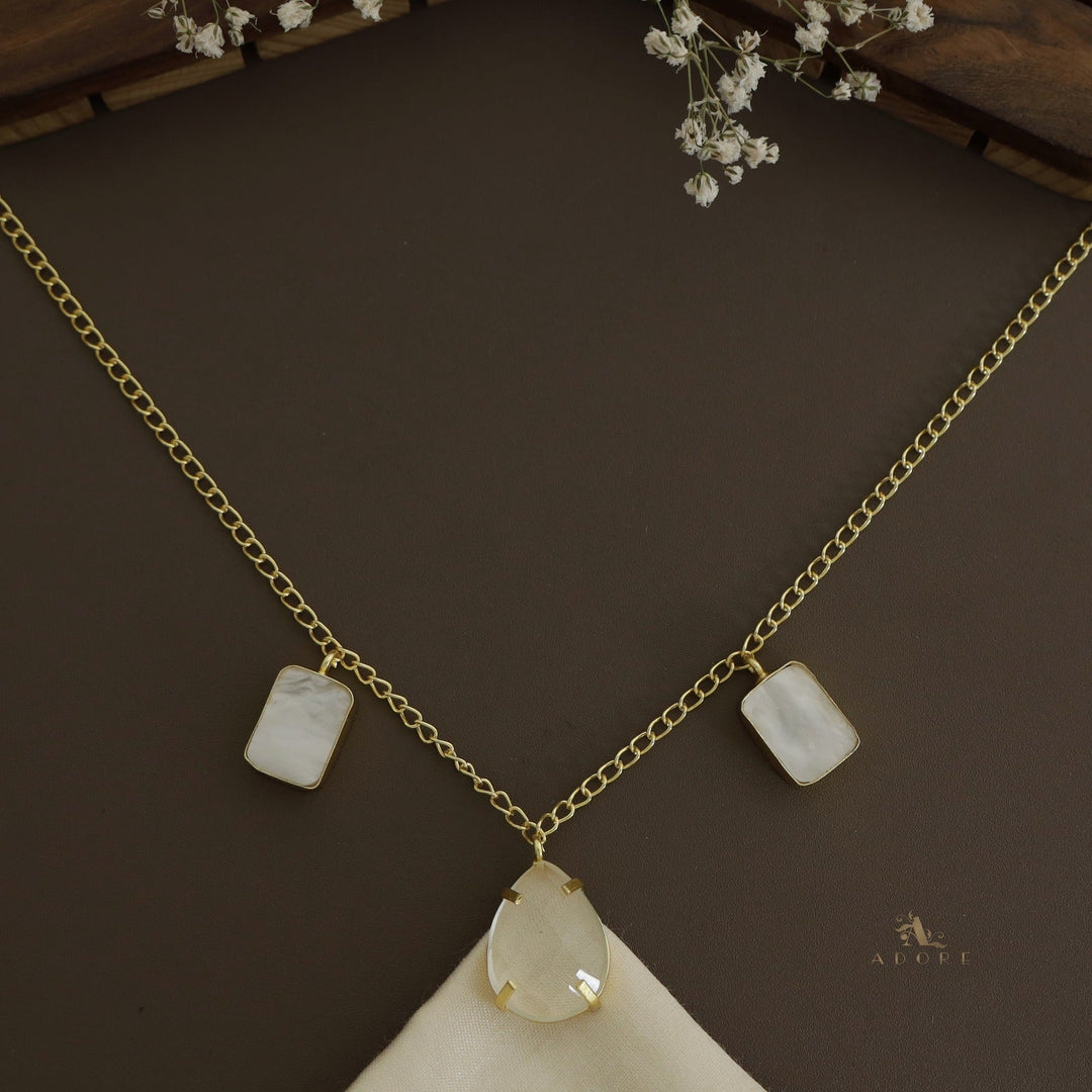 Oviana Glossy Drop & MOP Neckpiece