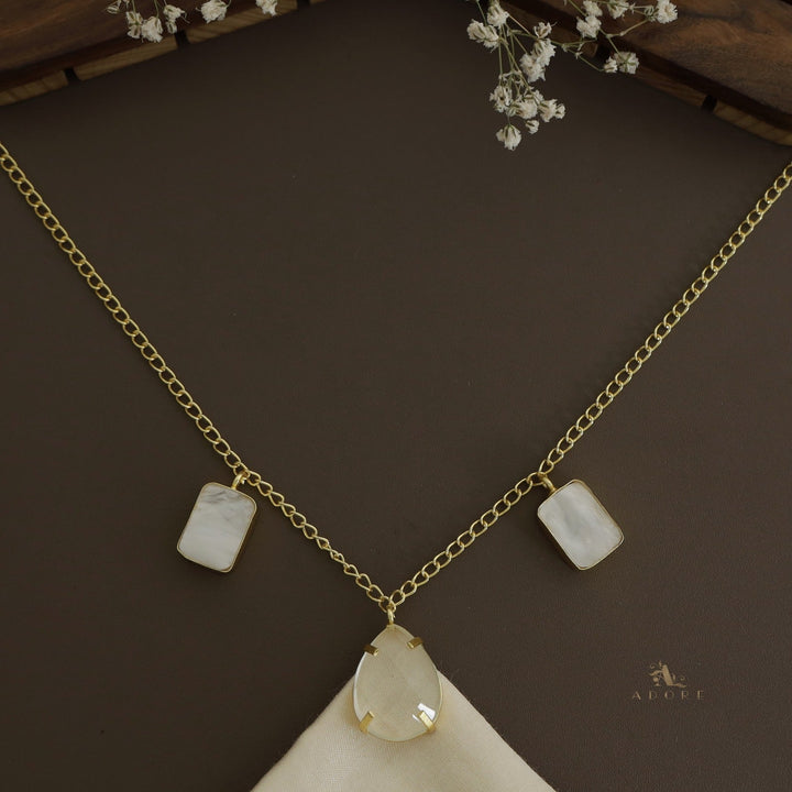 Oviana Glossy Drop & MOP Neckpiece