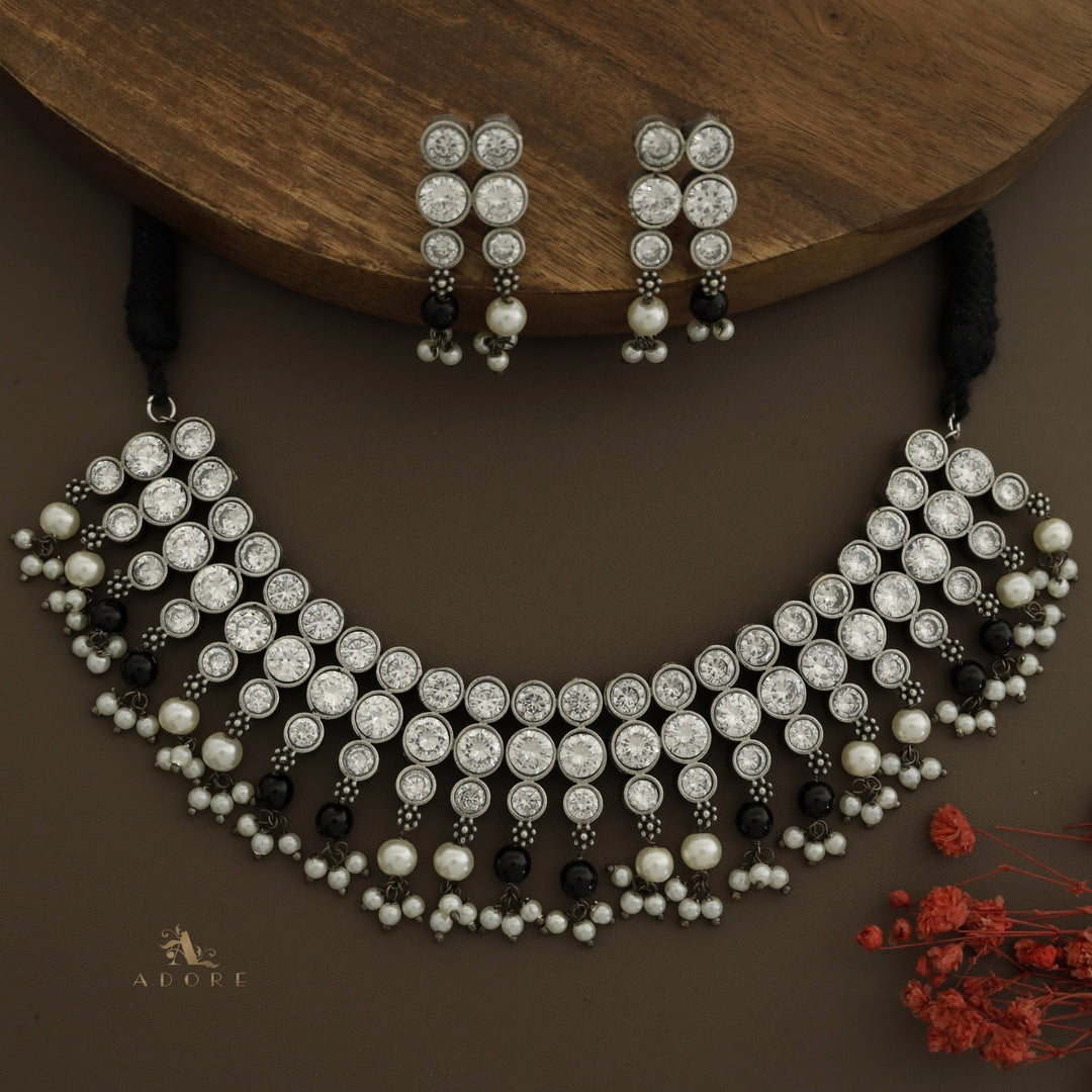 Navistha Glossy Pearl Short Neckpiece / Choker With Earring