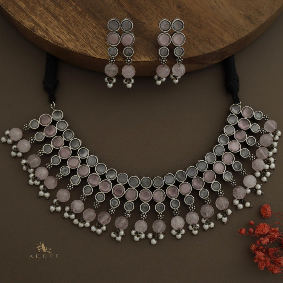 Navistha Glossy Pearl Short Neckpiece / Choker With Earring