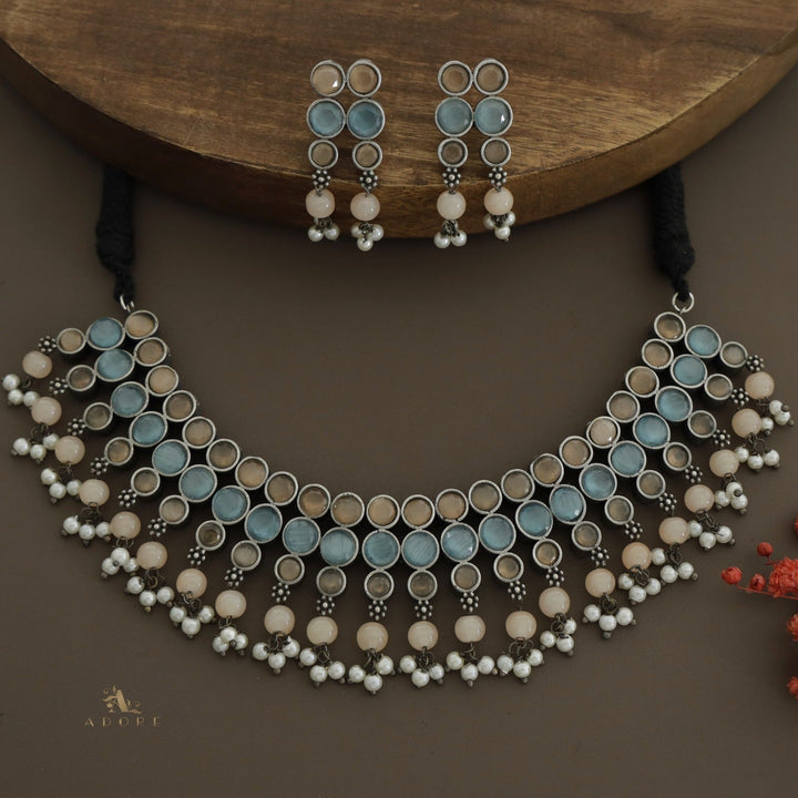 Navistha Glossy Pearl Short Neckpiece / Choker With Earring
