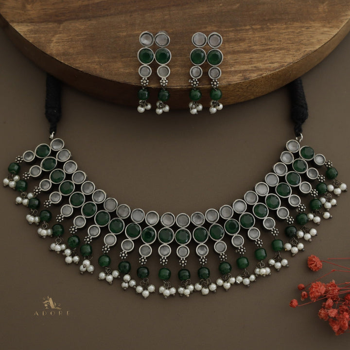 Navistha Glossy Pearl Short Neckpiece / Choker With Earring