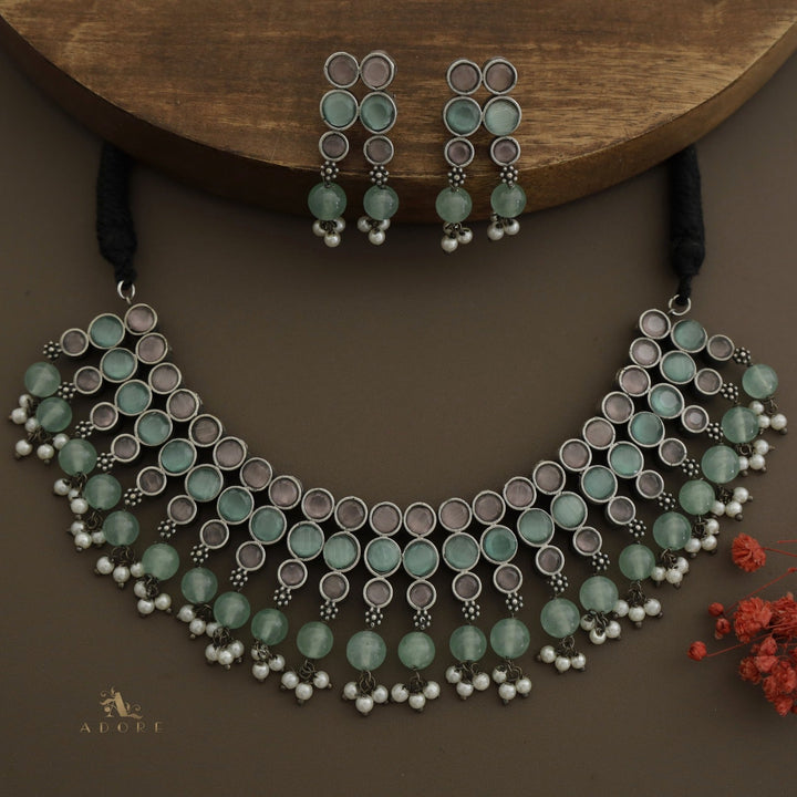 Navistha Glossy Pearl Short Neckpiece / Choker With Earring