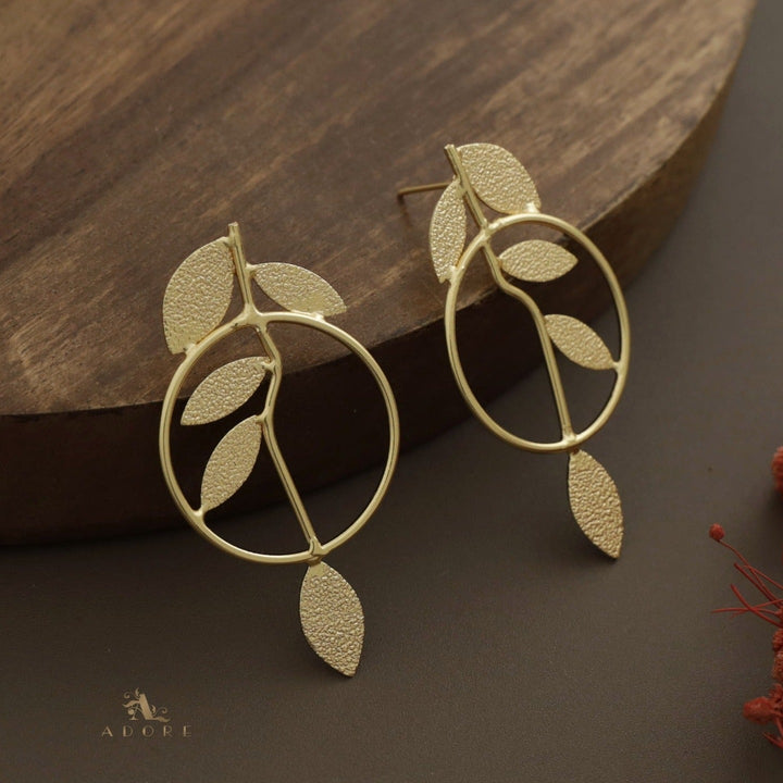 Golden Round Stem Leafy Earring