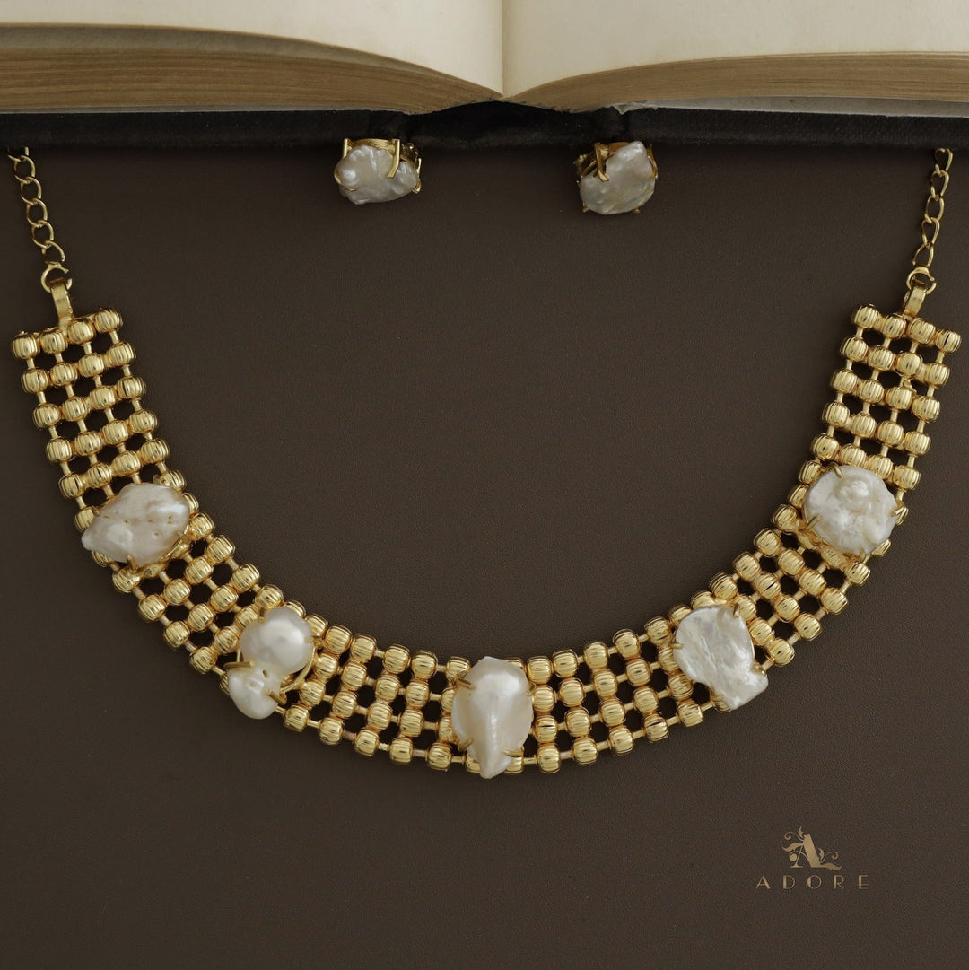 Golden Odelia Baroque Short Neckpiece