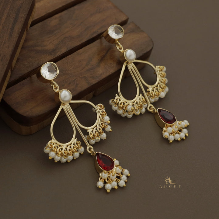 Golden Spade Glossy Pearl Earring