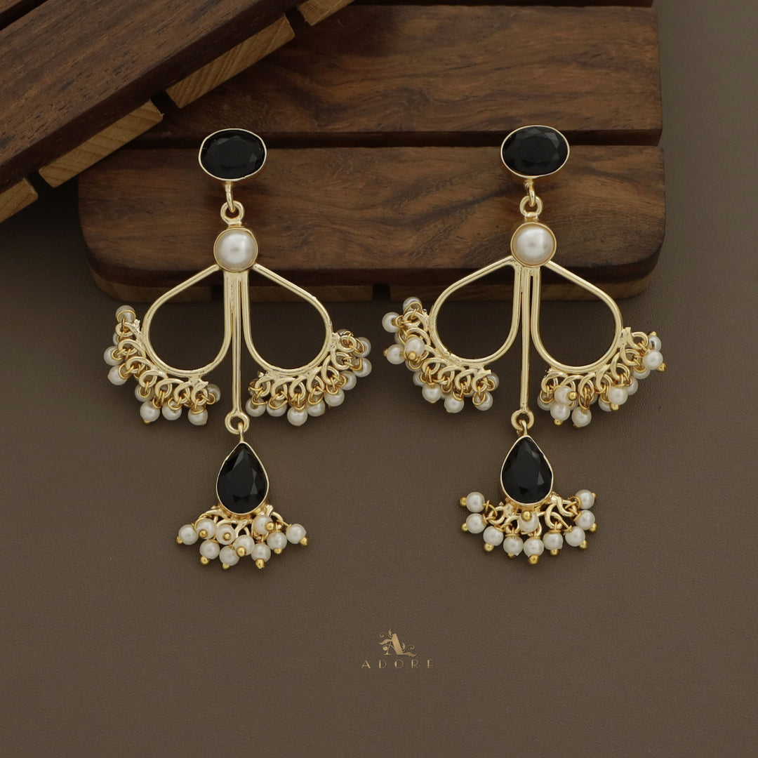 Golden Spade Glossy Pearl Earring