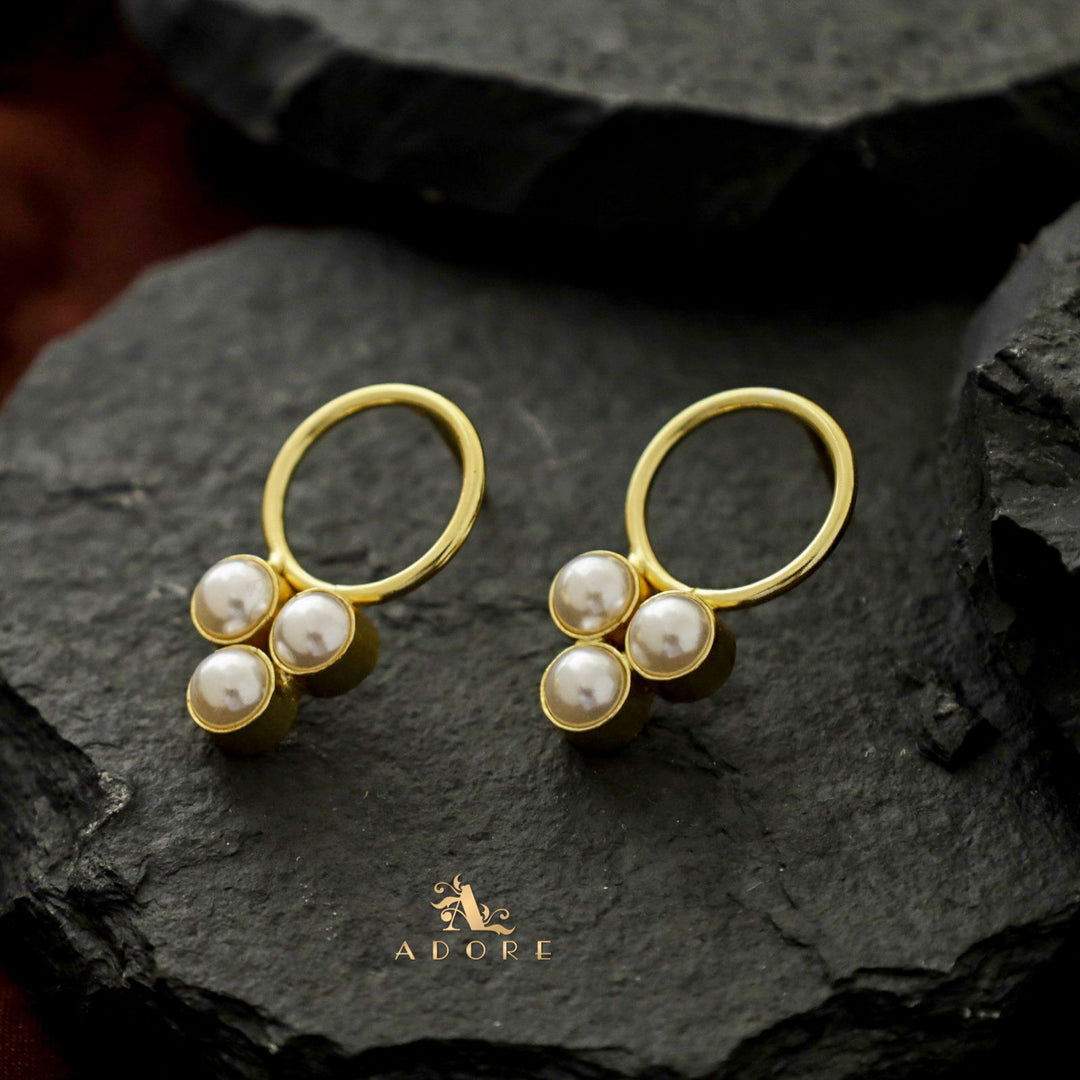 Golden Round Tri Pearl Earring