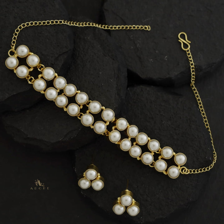 Amare Pearl Choker With Tri Pearl Stud