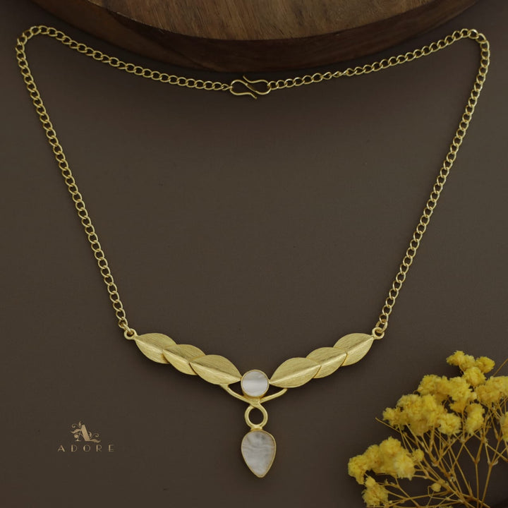Golden V Leaf Mop + Pearl Neckpiece