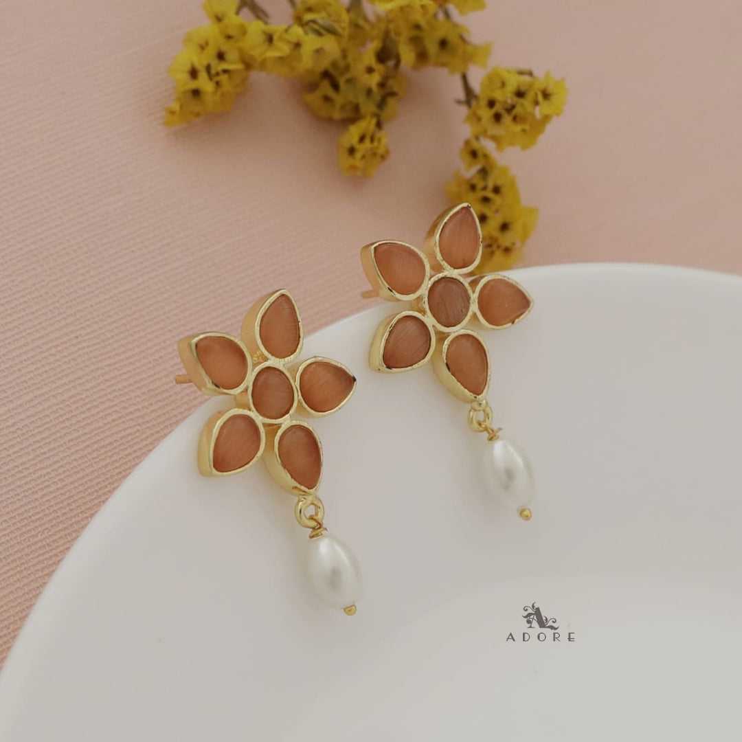 Glossy Chahna Flower Pearl Earring
