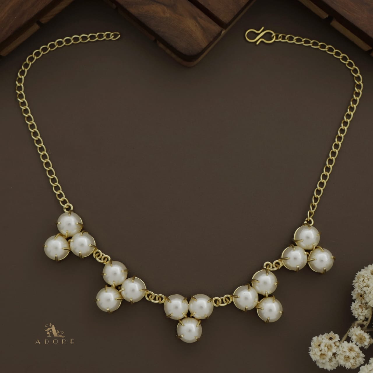 Anshi Pearl Claw Short Neckpiece
