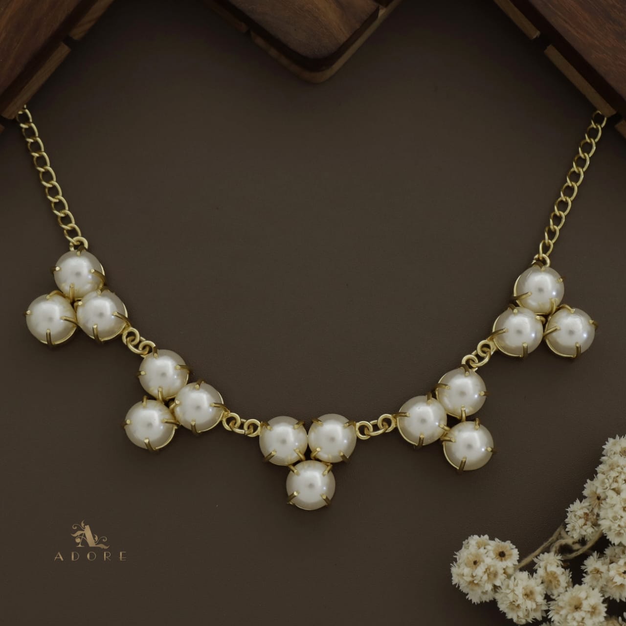 Anshi Pearl Claw Short Neckpiece